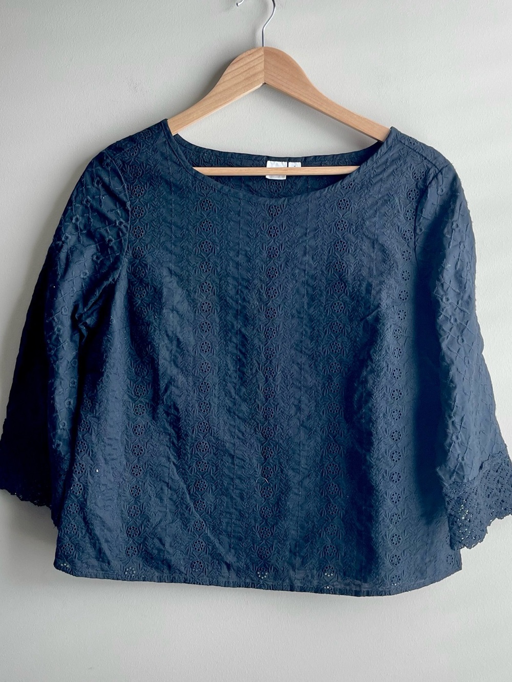 GAP Navy Eyelet Lace 3/4 Sleeve Blouse